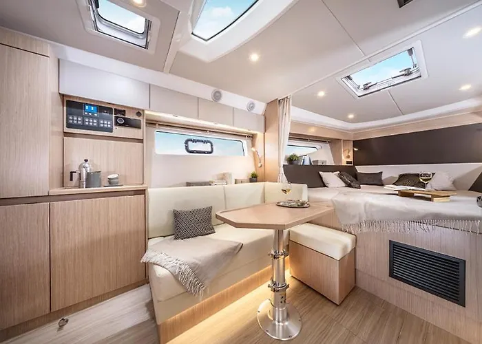 Private Yacht Botel