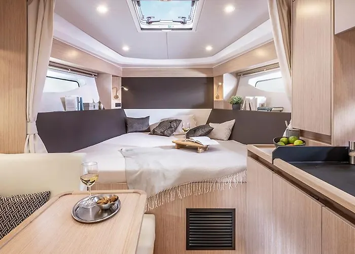 Private Yacht Botel *