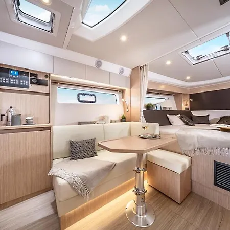 Private Yacht Botel